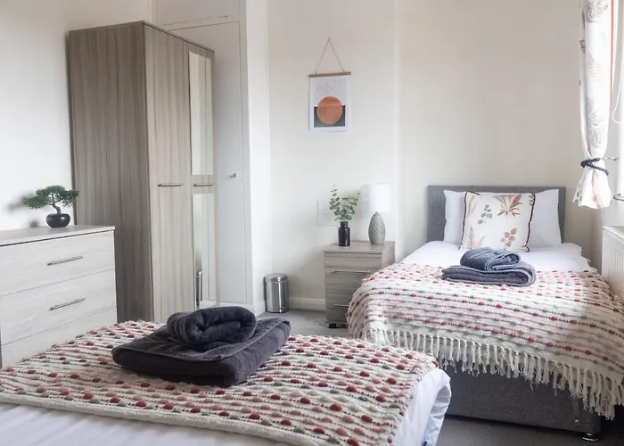 Adrian House, Near Hospital, Easy Parking + Garden