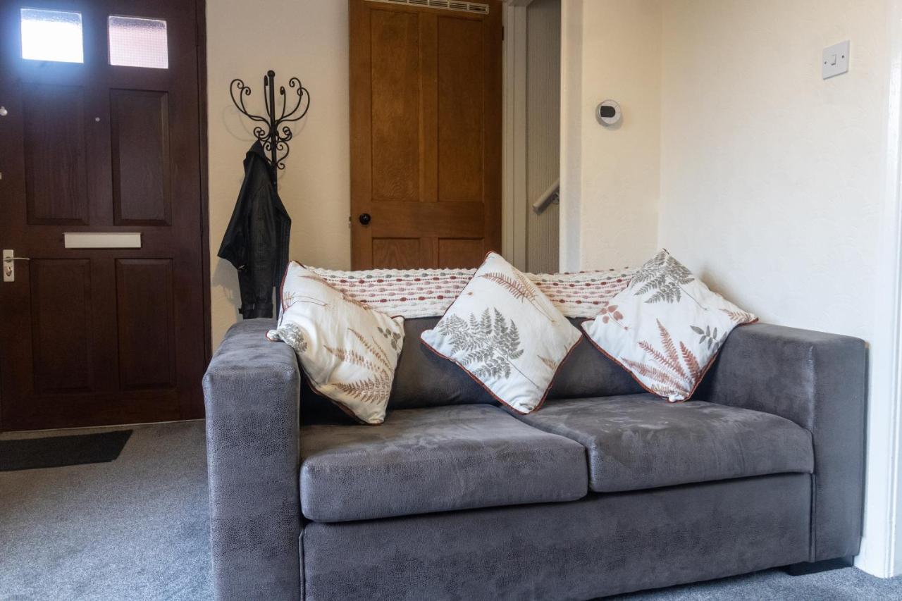 Adrian House, Near Hospital, Easy Parking + Garden *