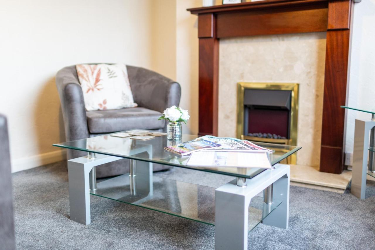Adrian House, Near Hospital, Easy Parking + Garden *