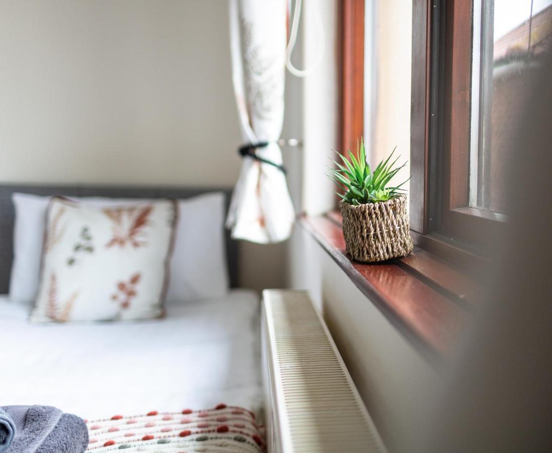 Apartment Adrian House, Near Hospital, Easy Parking + Garden