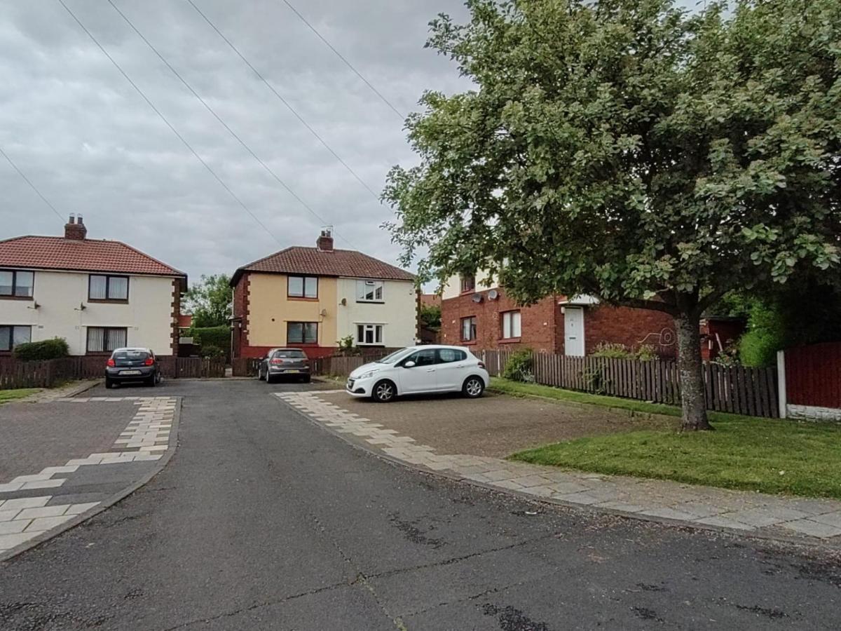Adrian House, Near Hospital, Easy Parking + Garden Apartment