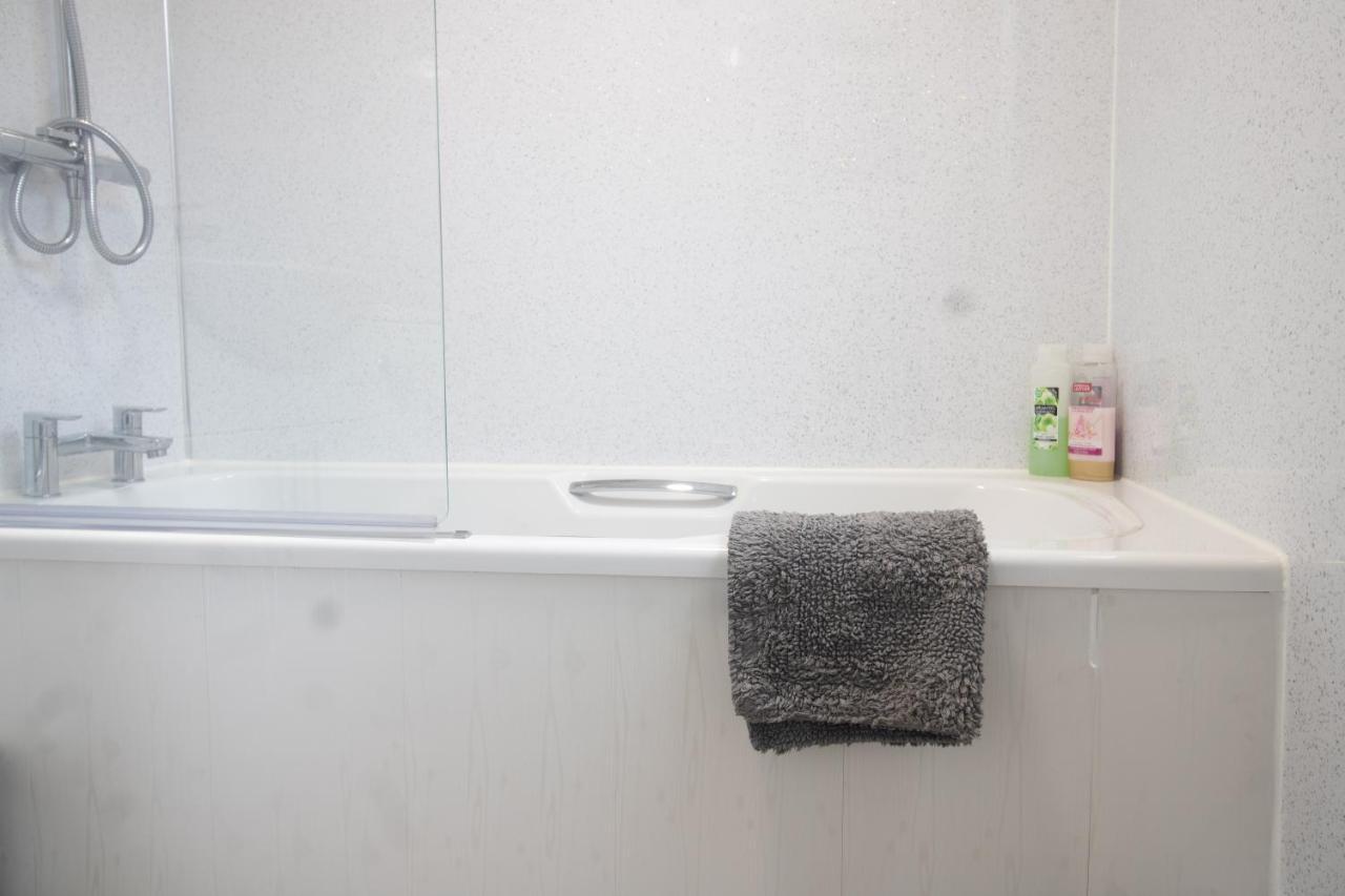 Adrian House, Near Hospital, Easy Parking + Garden * Carlisle (Cumbria)